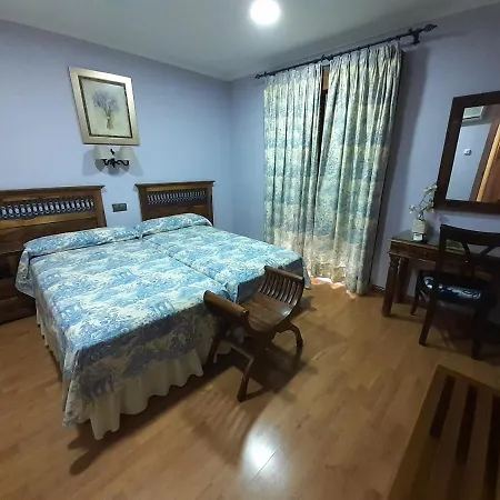 Hotel El Pentágono Muñana